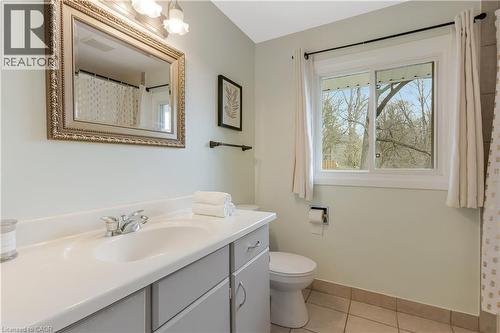 19 Birch Street, Cambridge, ON - Indoor Photo Showing Bathroom