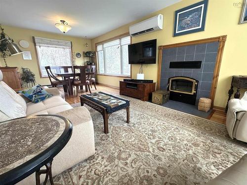 46 Old Falls Road, Liverpool, NS 