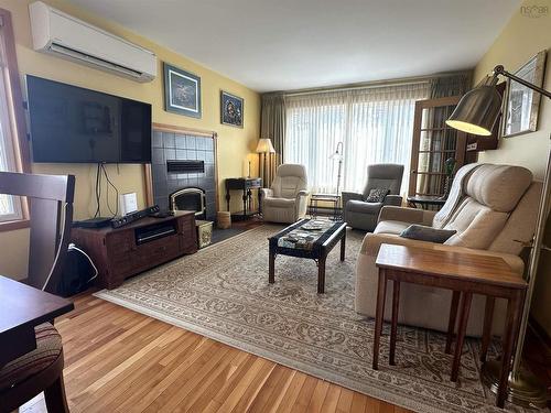 46 Old Falls Road, Liverpool, NS 