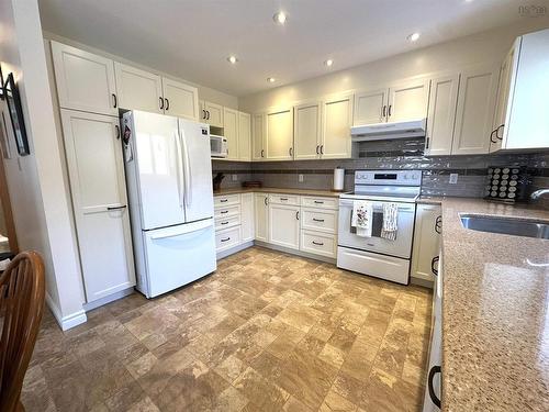 46 Old Falls Road, Liverpool, NS 