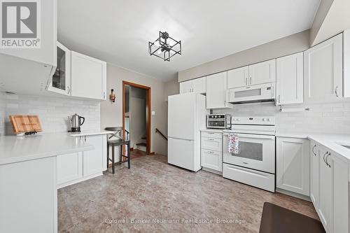 61 Bellevue Street, Guelph (Dovercliffe Park/Old University), ON - Indoor Photo Showing Kitchen
