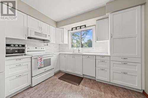 61 Bellevue Street, Guelph (Dovercliffe Park/Old University), ON - Indoor Photo Showing Kitchen