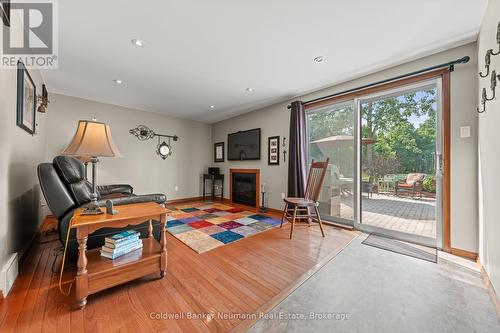 61 Bellevue Street, Guelph (Dovercliffe Park/Old University), ON - Indoor With Fireplace