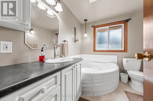61 Bellevue Street, Guelph (Dovercliffe Park/Old University), ON - Indoor Photo Showing Bathroom