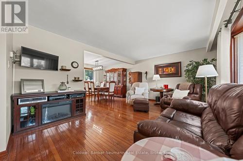 61 Bellevue Street, Guelph (Dovercliffe Park/Old University), ON - Indoor Photo Showing Living Room