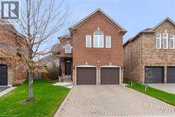 2141 WOODGATE Drive Oakville, ON L6M 4E1