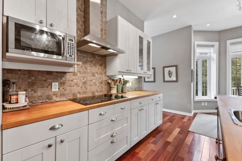 Kitchen - 2 Rue Du Mirage, Lac-Brome, QC - Indoor Photo Showing Kitchen