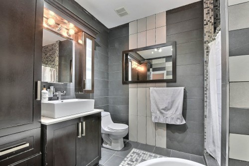 Bathroom - 6067 Rue Waverly, Montréal (Le Plateau-Mont-Royal), QC - Indoor Photo Showing Bathroom