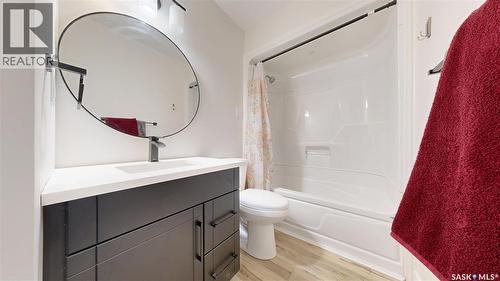 1511 8Th Avenue N, Regina, SK - Indoor Photo Showing Bathroom