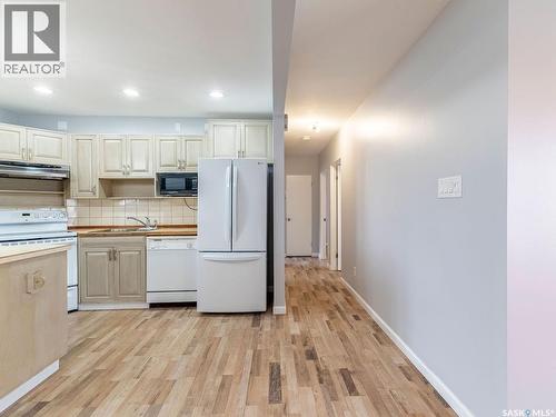 2518 Tomlinson Crescent, Saskatoon, SK - Indoor Photo Showing Kitchen