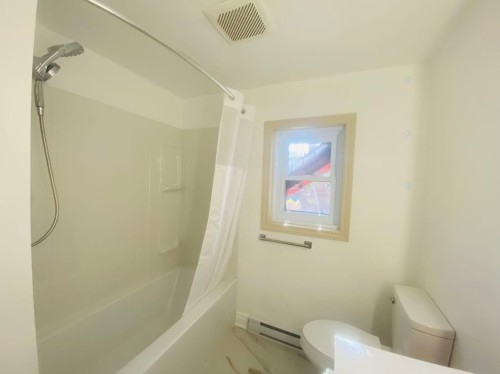 Bathroom - 2570 Boul. Henri-Bourassa E., Montréal (Ahuntsic-Cartierville), QC - Indoor Photo Showing Bathroom
