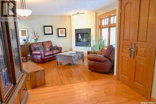 18 Rupert Drive, Saskatoon, SK - Indoor Photo Showing Living Room With Fireplace