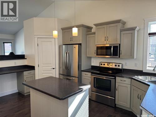 1118 Paton Lane, Saskatoon, SK - Indoor Photo Showing Kitchen