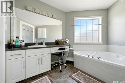 5 Corbin Bay, Grand Coulee, SK - Indoor Photo Showing Bathroom