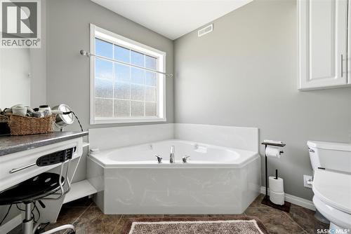 5 Corbin Bay, Grand Coulee, SK - Indoor Photo Showing Bathroom