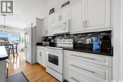 5 Corbin Bay, Grand Coulee, SK - Indoor Photo Showing Kitchen