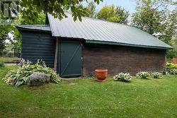 Workshop has 100 amps and loft - 