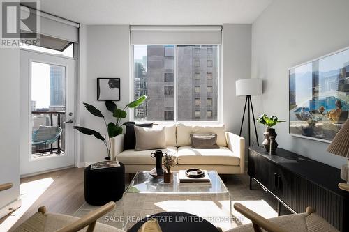 1713 - 85 BLOOR STREET E  Toronto, ON M4W 3Y1