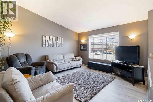 343 Coben Crescent, Saskatoon, SK - Indoor Photo Showing Living Room