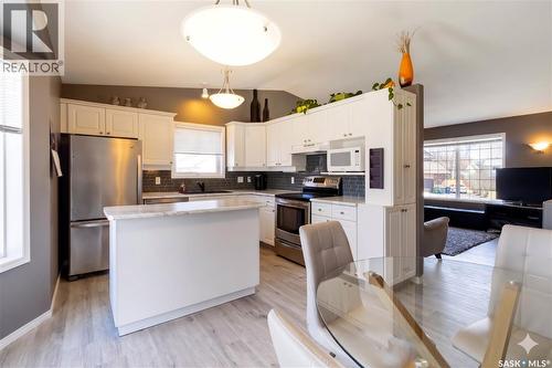 343 Coben Crescent, Saskatoon, SK - Indoor Photo Showing Kitchen