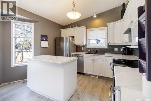343 Coben Crescent, Saskatoon, SK - Indoor Photo Showing Kitchen