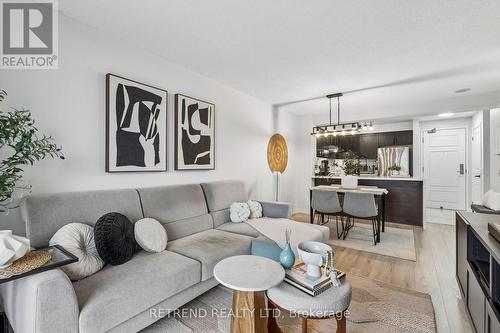 602 - 310 Red Maple Road, Richmond Hill, ON - Indoor Photo Showing Living Room