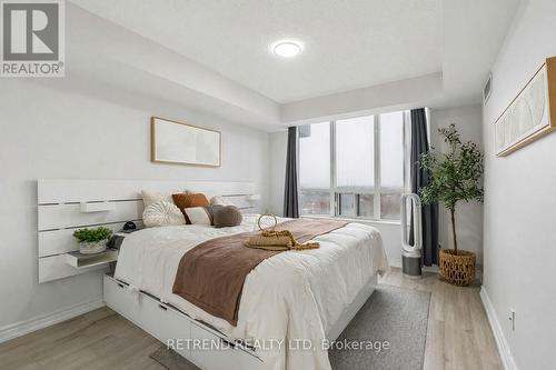 602 - 310 Red Maple Road, Richmond Hill, ON - Indoor Photo Showing Bedroom