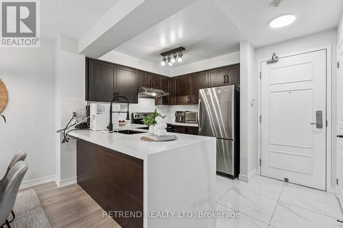 602 - 310 Red Maple Road, Richmond Hill, ON - Indoor Photo Showing Kitchen