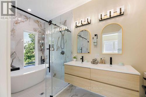858 William Street, London East (East B), ON - Indoor Photo Showing Bathroom