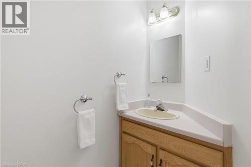 12 Sumner Crescent, Grimsby, ON - Indoor Photo Showing Bathroom