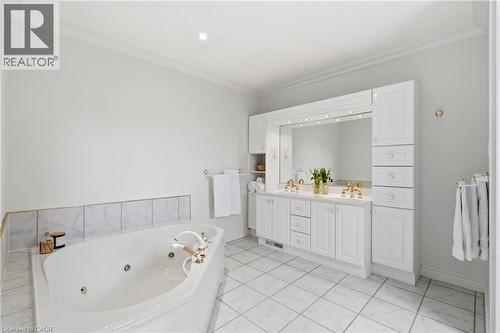 12 Sumner Crescent, Grimsby, ON - Indoor Photo Showing Bathroom