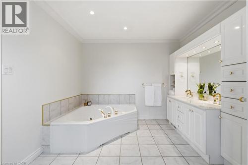 12 Sumner Crescent, Grimsby, ON - Indoor Photo Showing Bathroom