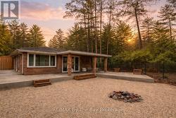 54 HOMEWOOD AVENUE Wasaga Beach, ON L9Z 2M2