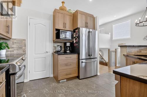 124 Macassa Circle, Ottawa, ON - Indoor Photo Showing Kitchen With Stainless Steel Kitchen