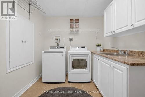 124 Macassa Circle, Ottawa, ON - Indoor Photo Showing Laundry Room