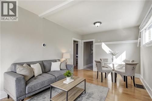 53 East 19Th Street, Hamilton, ON - Indoor Photo Showing Living Room