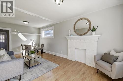 53 East 19Th Street, Hamilton, ON - Indoor Photo Showing Living Room