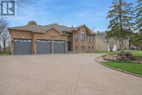 70 FAIRWAY CRESCENT  Wasaga Beach, ON L9Z 1B8