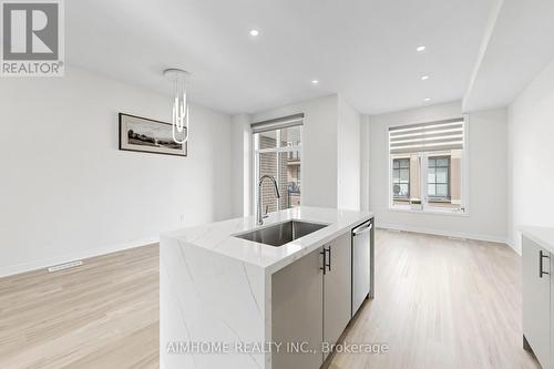 11407 Leslie Street, Richmond Hill, ON - Indoor Photo Showing Kitchen