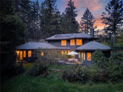 99 Garner Rd Salt Spring, BC V8K 2B1