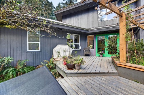99 Garner Rd, Salt Spring, BC 