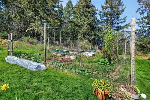 99 Garner Rd, Salt Spring, BC 