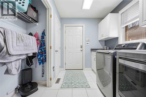 608 Mc Master Court, Sarnia, ON - Indoor Photo Showing Laundry Room