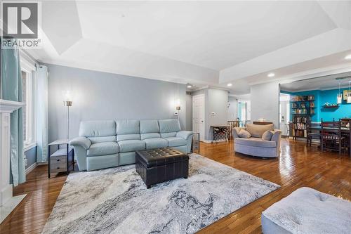 608 Mc Master Court, Sarnia, ON - Indoor Photo Showing Living Room