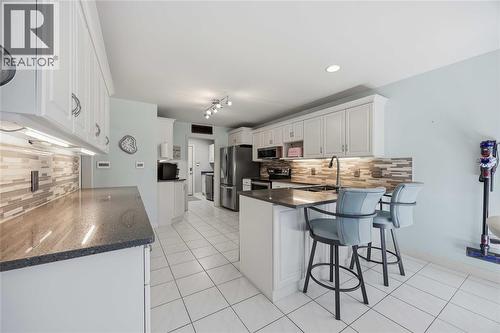 608 Mc Master Court, Sarnia, ON - Indoor Photo Showing Kitchen