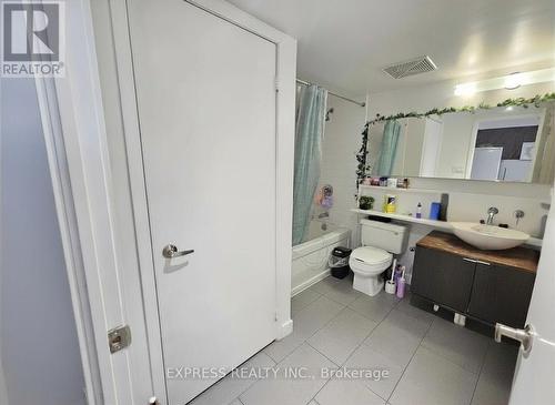 Bathroom - 705 - 15 Fort York Boulevard, Toronto, ON - Indoor Photo Showing Bathroom