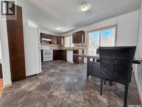 414 Lake Street, Esterhazy, SK - Indoor Photo Showing Kitchen