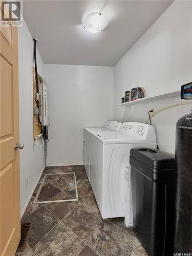 414 Lake Street, Esterhazy, SK - Indoor Photo Showing Laundry Room