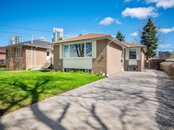 9 Wincrest Drive Toronto, ON M1P 4J3