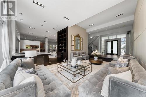19 Maryvale Crescent, Richmond Hill, ON - Indoor Photo Showing Living Room
